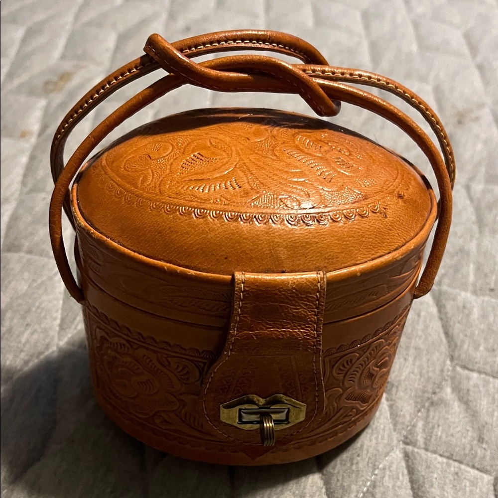 Vintage 1950’s Tan tooled Leather Handbag